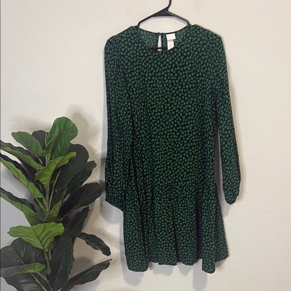 H&M Green and Black floral Patterned drop waist Dress Small - Picture 1 of 6
